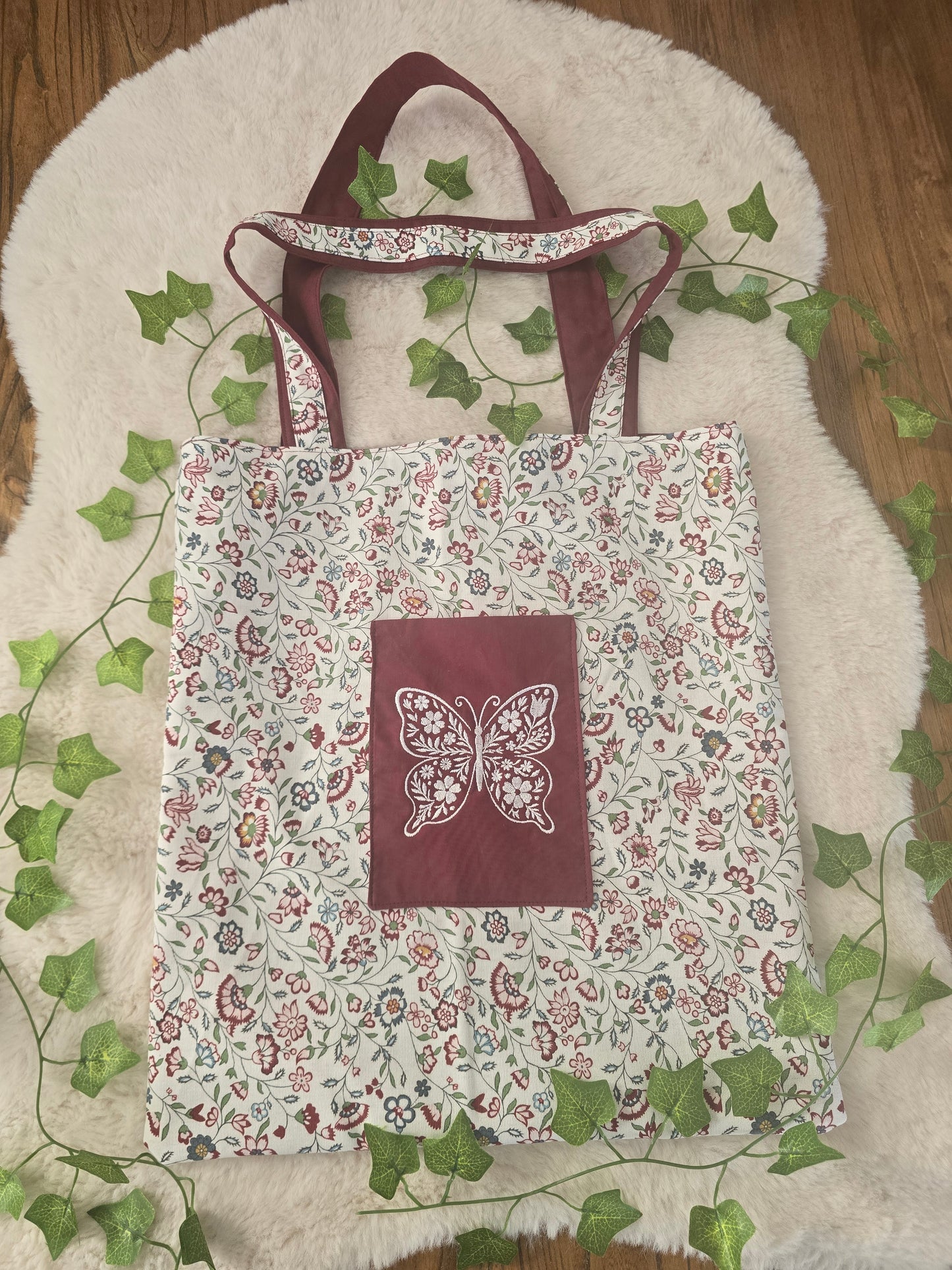 Sac avec broderie papillon