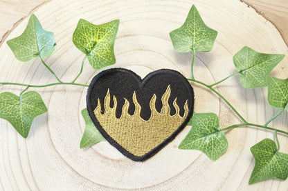 Patchs cœur flammes