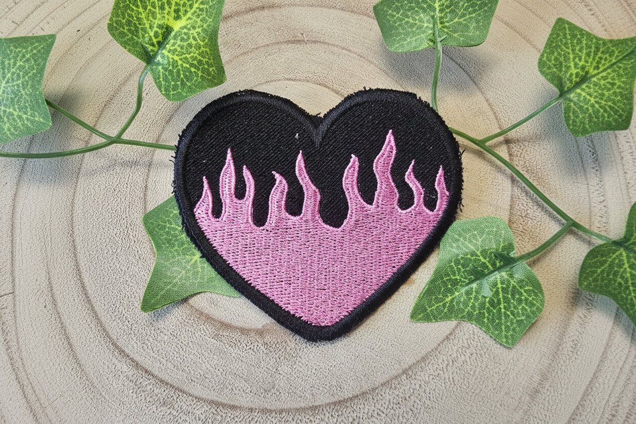Patchs cœur flammes