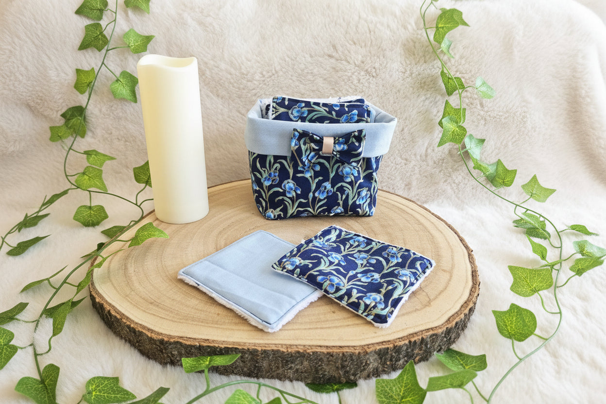 Panier 10 lingettes fleurs marine