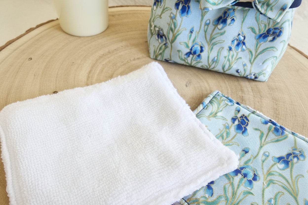 Panier 10 lingettes fleurs claires