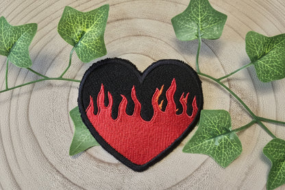 Patchs cœur flammes