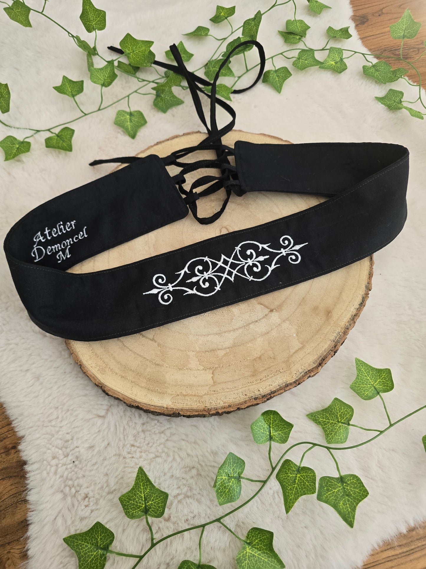 Ceinture sous poitrine noir broderie goth